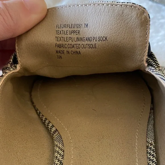 Steve Madden Checkered Mules with Black Chain Detail - Picture 2 of 4